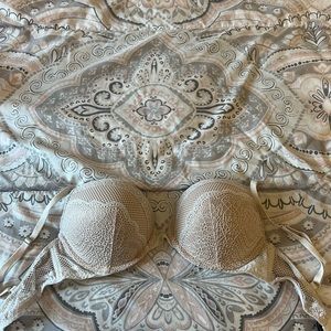 Victoria Secret Bombshell Bra 34C